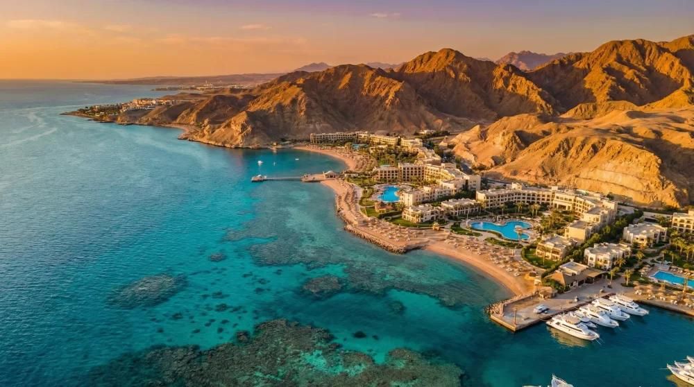 الساحل والجبال من الجو
